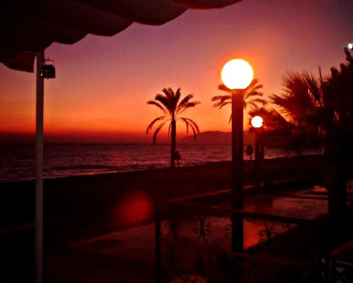 Malaga Beach Holidays Rincón de la Victoria Motel